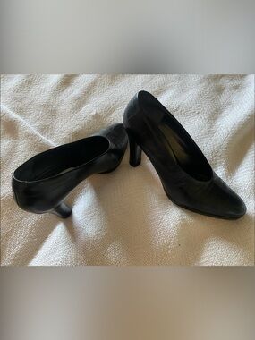 Via Spiga Black Croc-Embossed Leather Mid Heels